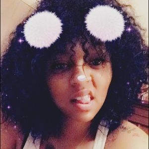 Meet your Posher, Deyanira